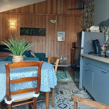 Aux Portes De Parthenay Apartamento